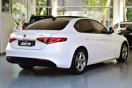 Imagen 6 de 25 de Alfa Romeo Giulia 2.0 200cv 200 Distinctive