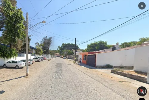 Casa Ubicada En Colonia Plaza Toro, Chapala, Jalisco. Con 157m2 Y 3 Recamaras, A Unos Minutos De Av. Francisco Y Madero, Y Muy Cerca De La Central Camionera De Chapala.