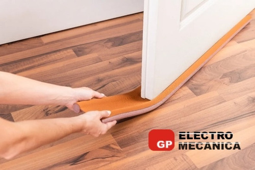 Imagen 2 de 8 de Zocalo Burlete Doble Bajo Puerta Suprabond 95 Cm Marron