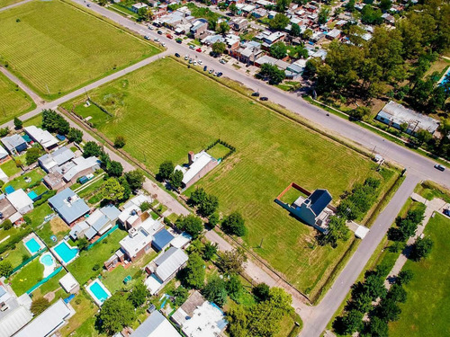Imagen 1 de 9 de Terrenos En Barrio Tango Frente A Mendoza