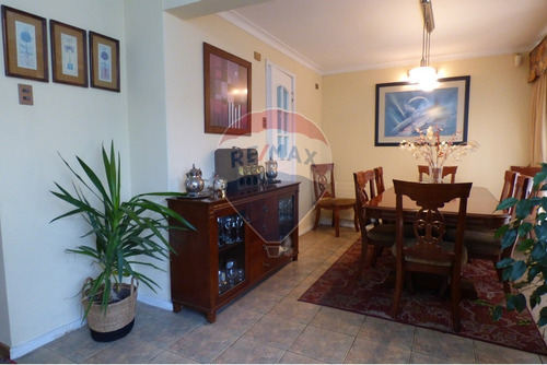 Casa 2 Pisos, Venta, 4d, 3b, 3e. Ñuñoa
