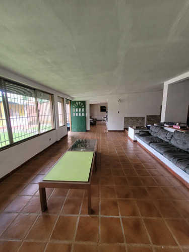 Se Vende Impecable Casa En La Urbanizacion La Entrada Ii