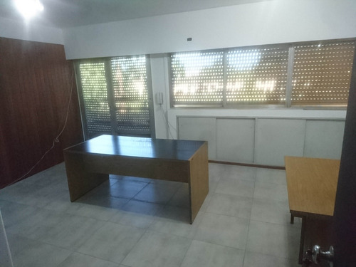 Gran Depósito Con Oficinas En Tres Plantas En Piñeyro, Avellaneda