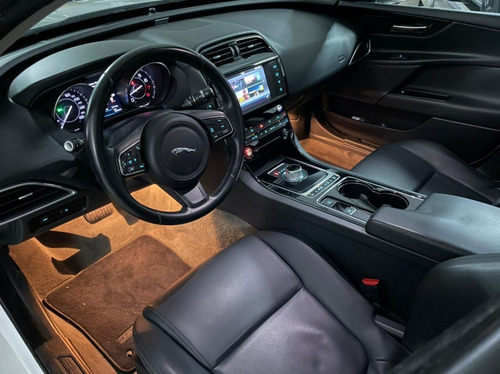 Imagem 14 de 24 de Jaguar Xe Pure