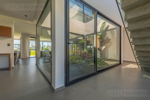 Impecable Casa Con Hermosa Vista A Laguna En Canton Norte - Escobar - Pg