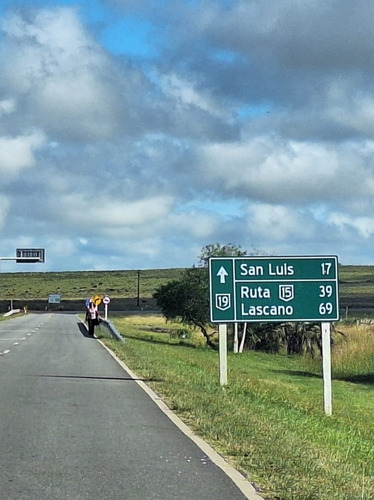 Vendo Campo De 5has Esquinero, Sobre Ruta 19 A 20km Del Chuy, Paraje Isla Negra A 7 Km De 18 De Julio