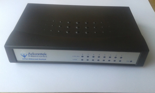 Switch 8-port 10/100 Fast Ethernet Advantek Adaptador 220v