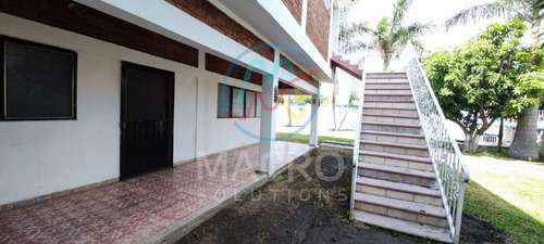 Casa En Renta En Fracc. Citlalin Con Amplio Jardín, Alberca Y Palapa