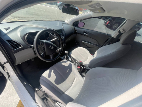 Imagem 6 de 8 de Hyundai Hb20s 1.6 Comfort Plus 16v Flex 4p Manual