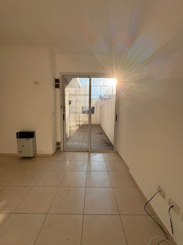 Alta Cordoba, 1 Dormitorio Con Patio, Cocina Separada - A Metros De La Plaza