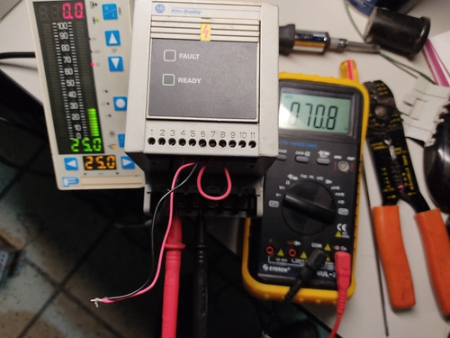 Variador De Velocidad 0.5 Hp A 220 Vca Marca Allen Bradley (Usado)
