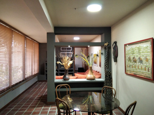 Mh Casa En Venta Ubicada Guaparo Piscina Calle Cerrada Con Vigilancia 670mts2