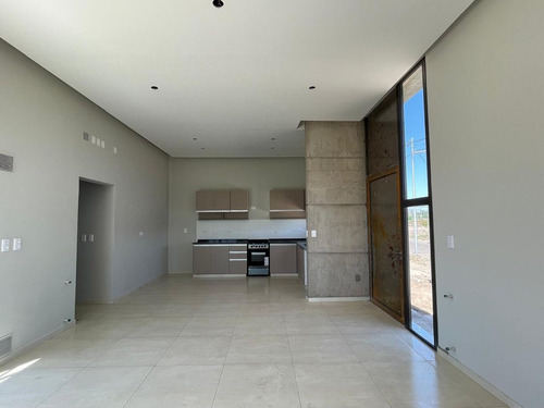 Casa En Venta - Bº La Quebrada - Lujan