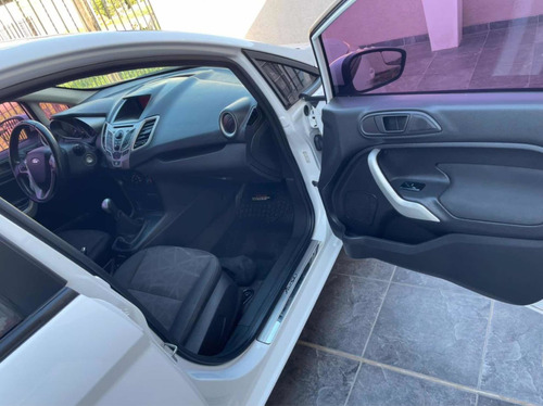 Ford Fiesta Kinetic Design 1.6 Design 120cv Titanium 2012
