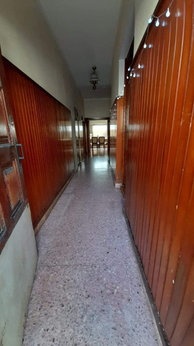 Imperdible Casa De 5 Amb. Con Gge. Espacios Amplios Y Ubicación Estratégica.