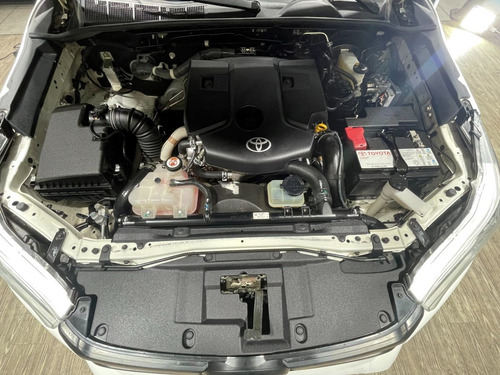 Imagen 10 de 12 de Toyota Hilux Dx 4x2 Diesel 2018 Blanco Muy Buen Estado