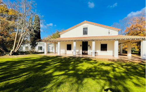 Venta De Hermosa Casa, En Barrio Cerrado Estancia Las Malvinas