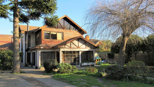 Casa Con Amplio Terreno En Huertos Familiares