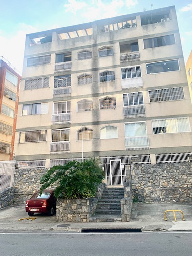 Venta De Apartamento  Cumbres De Curumo (129m2 3h+s /3b+s /1p/1m) Yg