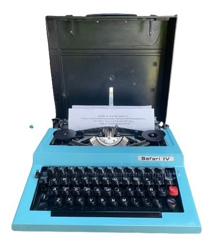 Maquina De Escribir Safari Iv Con Su Estuche