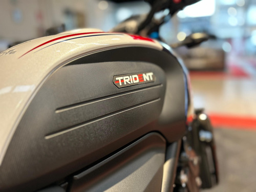 Triumph Trident Tribute Se Año 2025 - Hilton Motors Co.