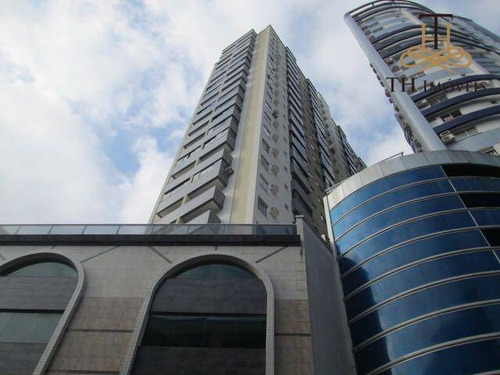 Apartamento Reformado E Mobiliado De 1 Dormitório, Na Avenida Central, 01 Vaga Privativa De Garagem, Em Balneário Camboriú/sc - R$480.000,00 - Ap0051