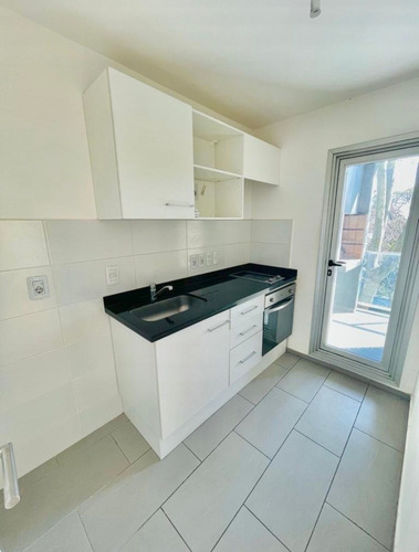 Imagen 3 de 8 de 1224 Venta Apto Con Renta, 2dorm,parrillero Uso Exclusivo Tres Cruces