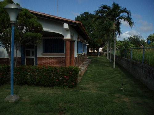 Imagen 4 de 12 de Casa Viposa De 200 Mts Con 3 Hab 2 Baños Mirador Puestos Techados
