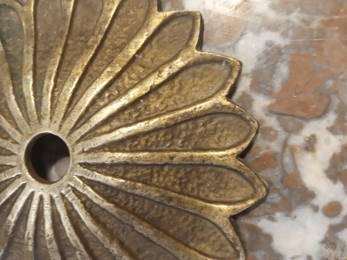 Floron Bronce Macizo Antiguo Roseta Repuesto Araña Tapa Base (Usado)