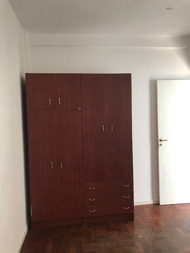 Imagen 5 de 7 de Depto 2 Amb C/ Patio , Dos Cuadras De Av. Rivadavia