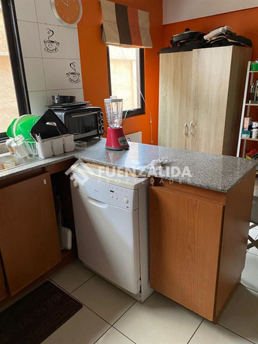 Casa En Venta De 4 Dorm. En La Florida