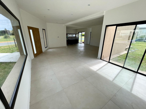 Venta Casa San Sebastian Area 5 - 4 Ambientes