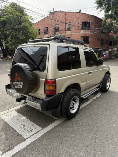 Mitsubishi Montero 3.0 V13