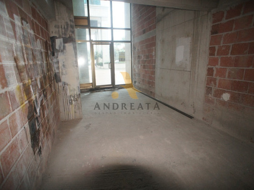 Imagem 5 de 11 de Av. Das Americas - Sunplaza - Excelente Loja Frontal Às Américas, Composta De 37m2 No Primeiro Piso E 18,5m2 No Segundo Piso, 1 Banheiro. - Loc5081m - 31973928