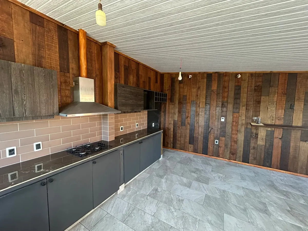 Alquiler De Amplio Apartamento Planta Alta A Pasos De Todos Los Servicios · Foto 5