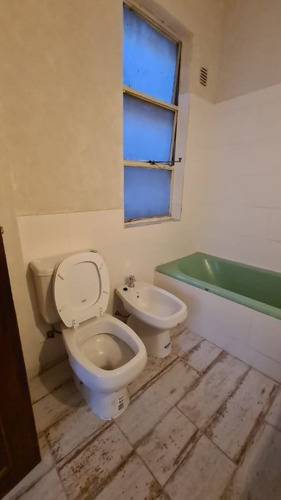 Departamento En Venta De 4 Dormitorios C/ Cochera En Recoleta