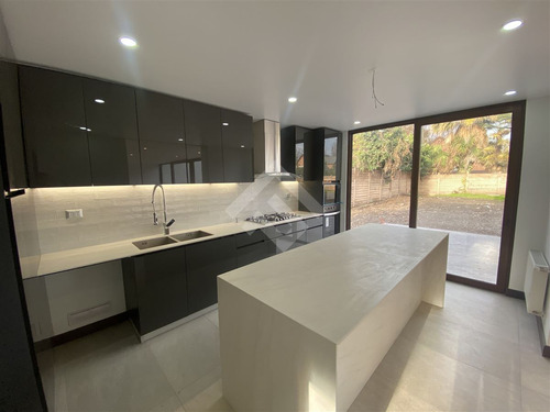 Casa En Venta De 4 Dorm. En Colina Brisas Norte
