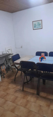 Casa En Venta - 5 Dormitorios 2 Baños - 9 De Julio