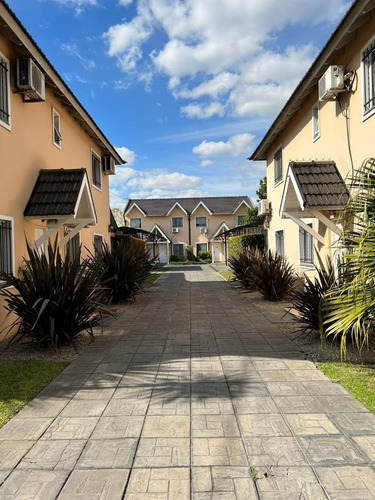 Excelente Dúplex En Venta Sobre Calle Centenario Al 300, Moreno