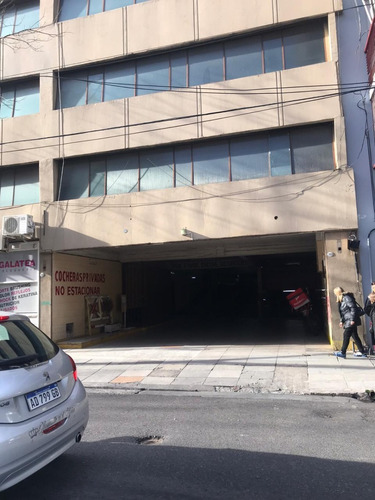 Imagen 1 de 4 de Excelente Cochera En Edificio De Cochera Con Acceso Inmejorable