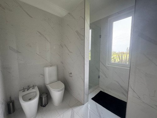 Casa En Venta En Chacras De Pergamino Con Pileta