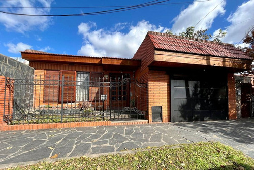 Casa 4 Amb En Venta - Palomar - Pileta Y Cochera