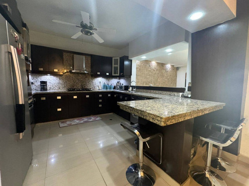 Se Vende Townhouse 168m2 Residencia Muralla Alta Urb. Los Mangos Cod 259787