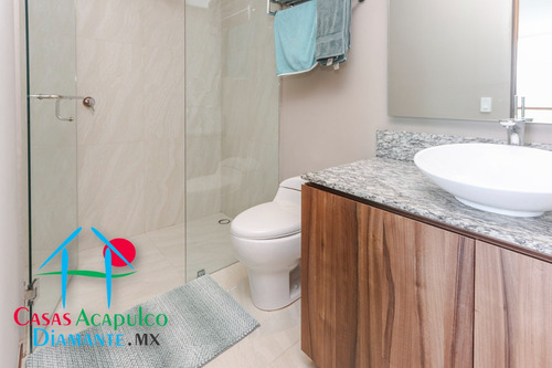 Cad La Isla Emerald L7. Con Las Mejores Amenidades. Terraza Con Vista Parcial Al Mar