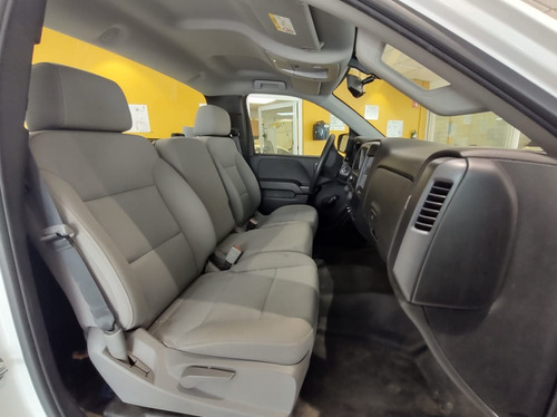 Imagen 11 de 12 de Chevrolet Silverado 2018 4.3 V6 1500 Ls Cabina Regular At