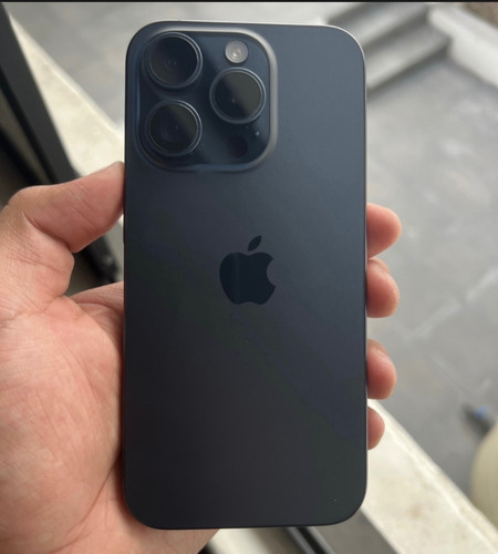 Apple iPhone 15 Pro (256 Gb) - Titanio Azul Sim Físico (Usado)