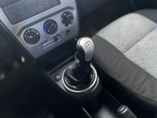 Imagem 6 de 10 de Ford Fiesta Se 1.0