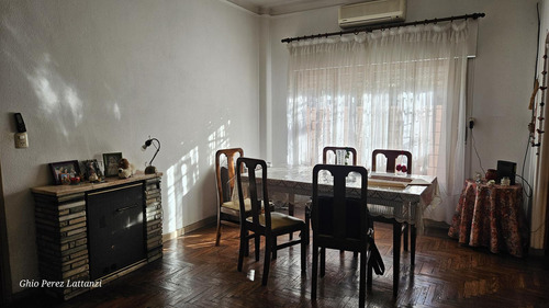 Venta Casa 2 Ambientes 1 Dormitorio En Caseros, Jardín Parrilla