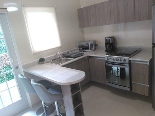 Casa En Venta De 4rec Con Balcon En Los Héroes Chalco