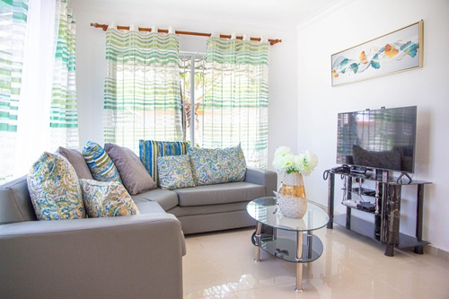 Imagen 9 de 30 de Exquisita Casa En Bávaro Con Piscina Y Amueblada